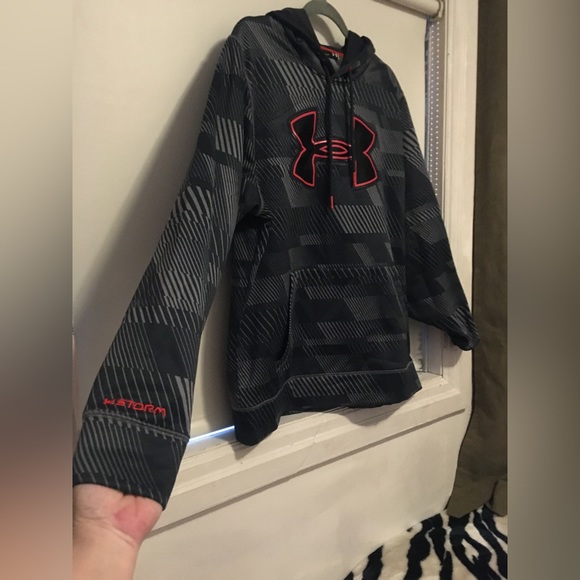 Authentic Under Armour Sweater - Picture 4 of 7